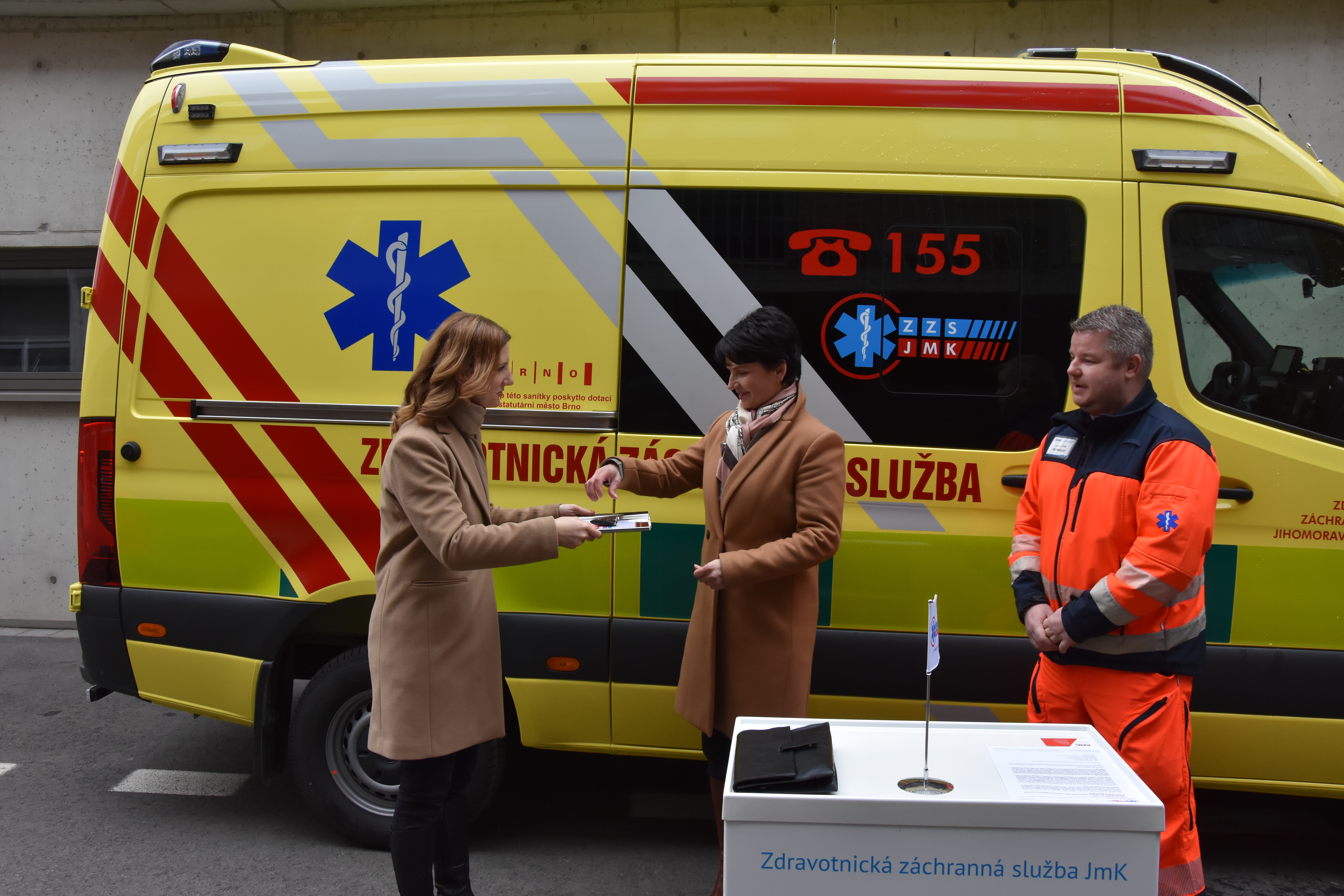 Jihomravská záchranka dostala už třetí sanitku pořízenou z dotace statutárního města Brna